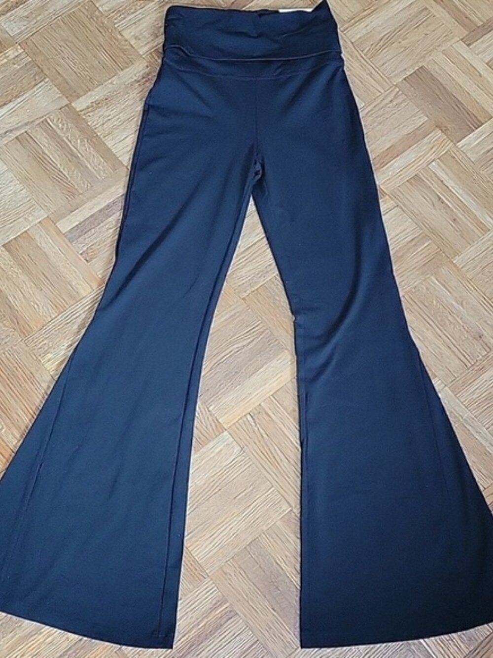 Aerie Offline Hi Rise Super Flare Black Leggings Size Small NWT